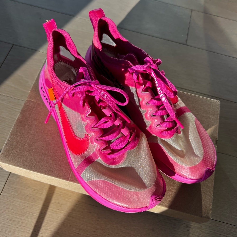 Off-White x Nike
Zoom Fly Pink Sneakers